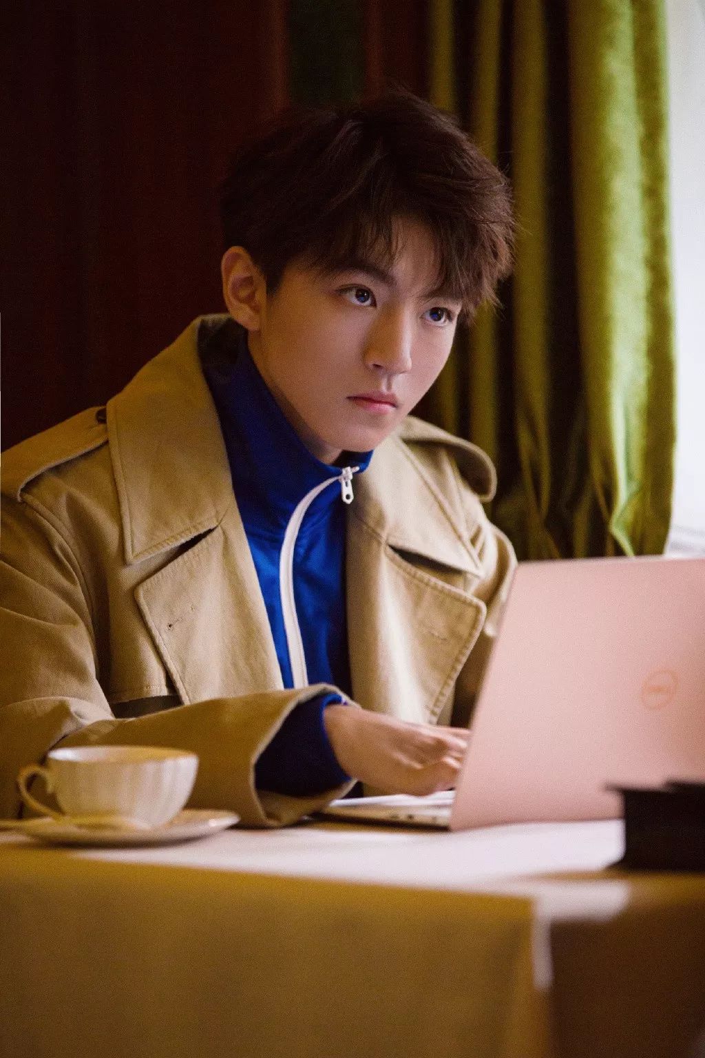 青春这个东西一文不值,青春这东西好像怎样看都会被辜负