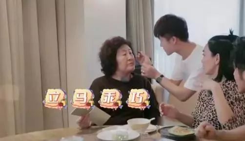 强迫晚婚，控制户口本，当红小花遭极品婆婆在线拆婚！