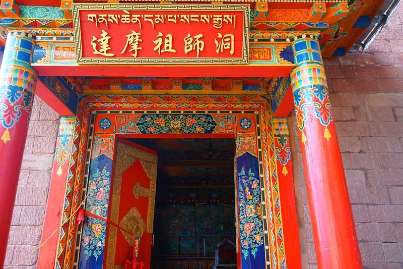 从丽江到茨中:菜场买恶魔果实、修道院酿酒士、高原油泼面……开启了无数的第一次|香格里拉环线(上)