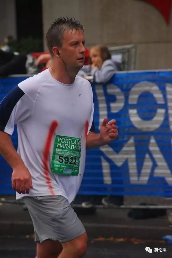 不贴胸垫跑马拉松,跑马拉松不戴胸贴