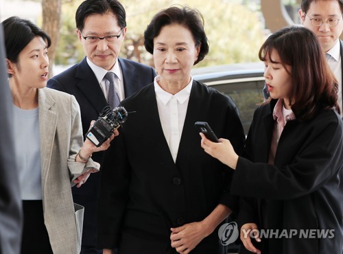 用自家飞机*私走**奢侈品260次，大韩航空会长妻女双双获刑