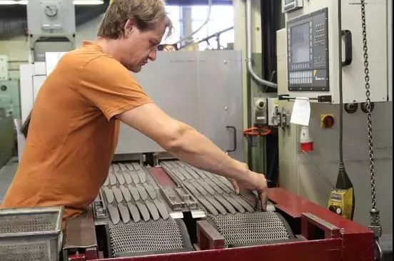 瑞士军刀操作,瑞士刀生产过程