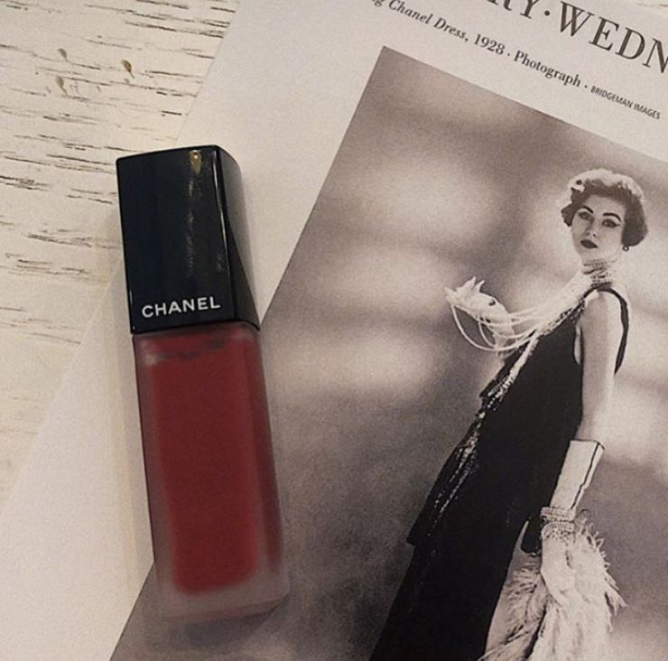 涂口红的女人是不是靠不住,涂口红女生太妖艳了