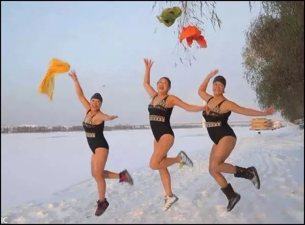 中国时髦大妈天秀姿势全解