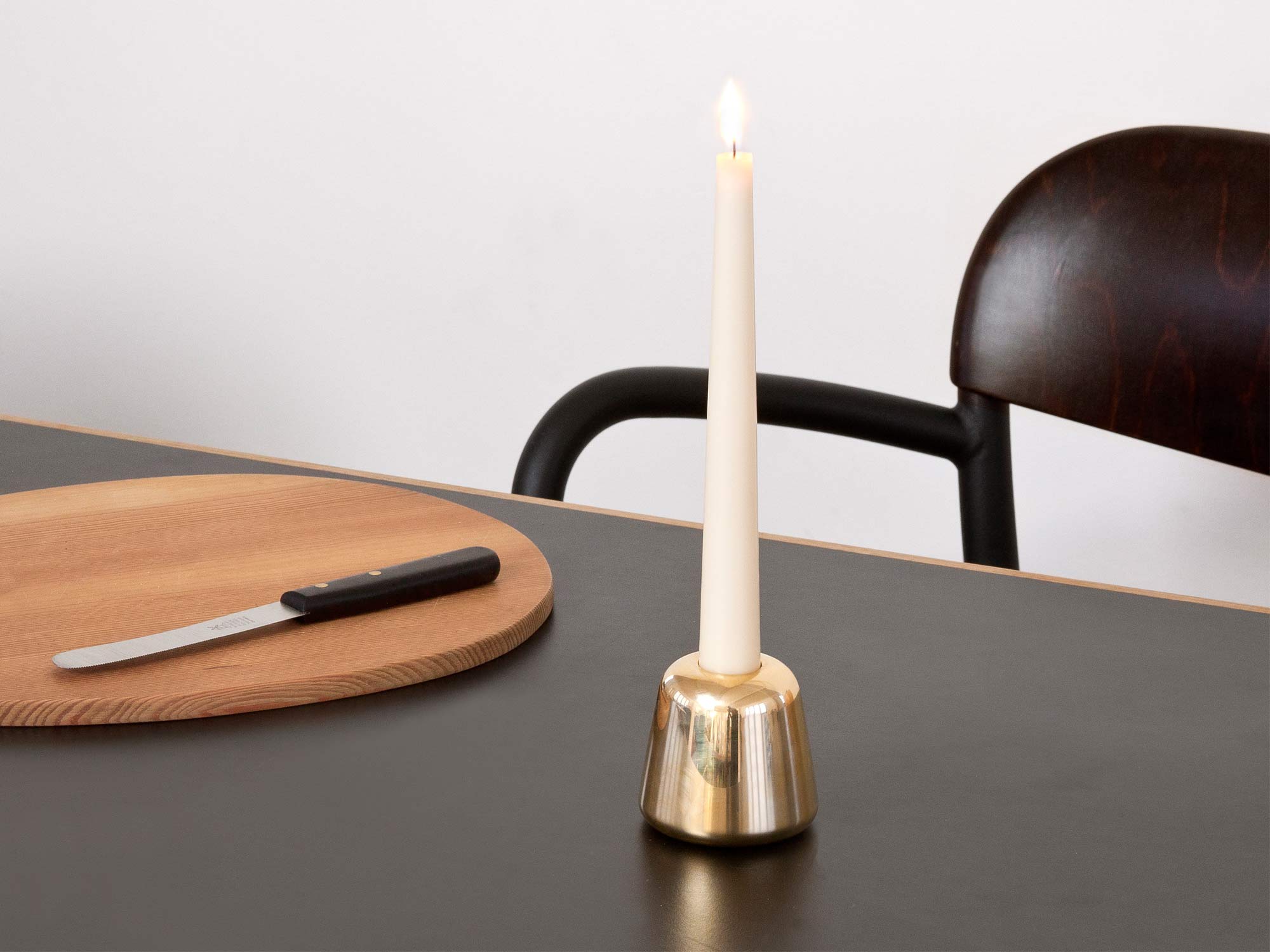 对于他来说：「奖杯」这种东西，还不如「烟灰缸」有用呢！