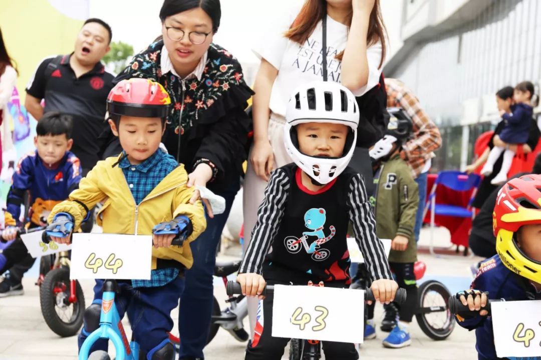 第三届儿童平衡车大赛a组 (少儿平衡车公开赛赛程)