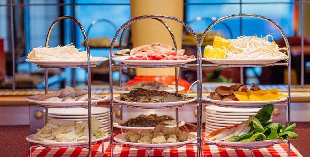 邮轮旅行更多的是以船上体验为主,国际邮轮旅行者绝佳海岸之旅