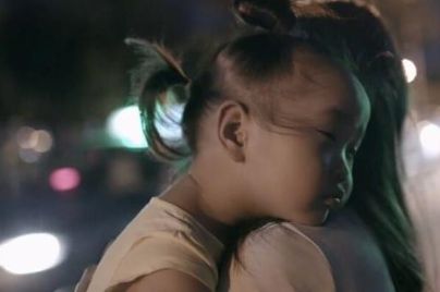 这19张照片暴露了父母的真面目,偷偷拍下的30张照片人性暴露无遗