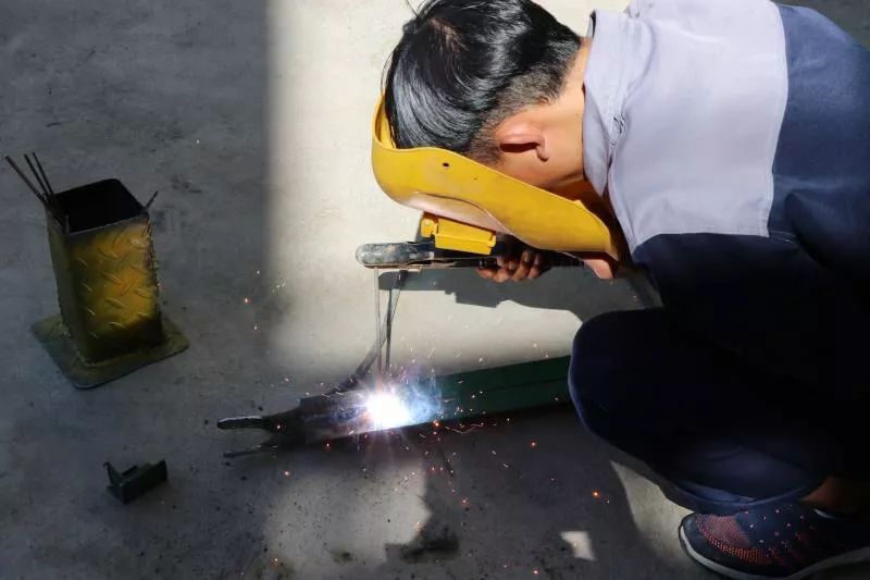 「定向培养、高薪就业」叉车驾驶、焊工、汽修、厨师、电装技能培训，学习技术好去处