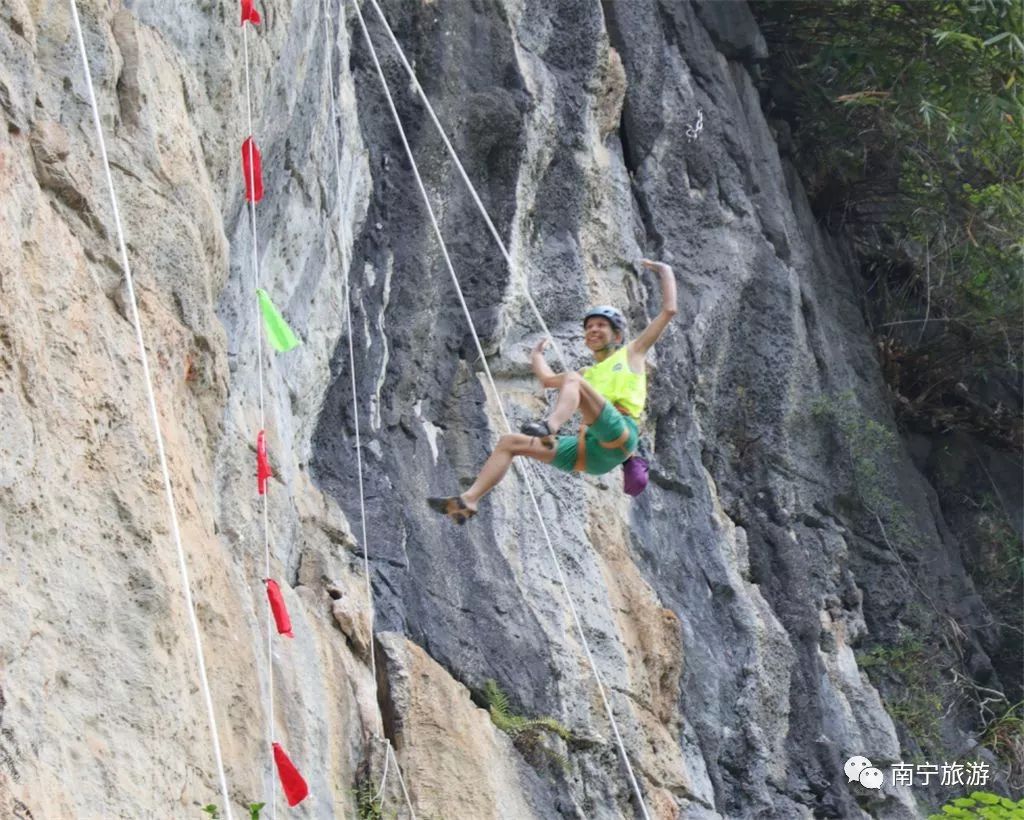 马山自然攀岩比赛图片,舞动广西广场舞大赛马山