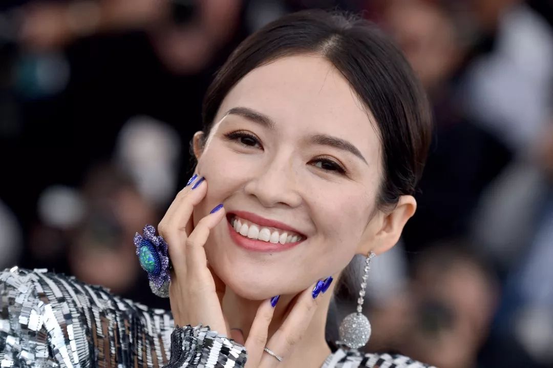 戛纳朱一龙入选作品,戛纳朱一龙白西装