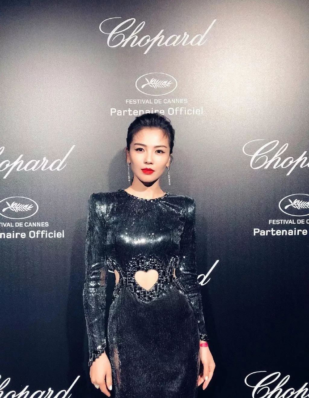 戛纳朱一龙入选作品,戛纳朱一龙白西装