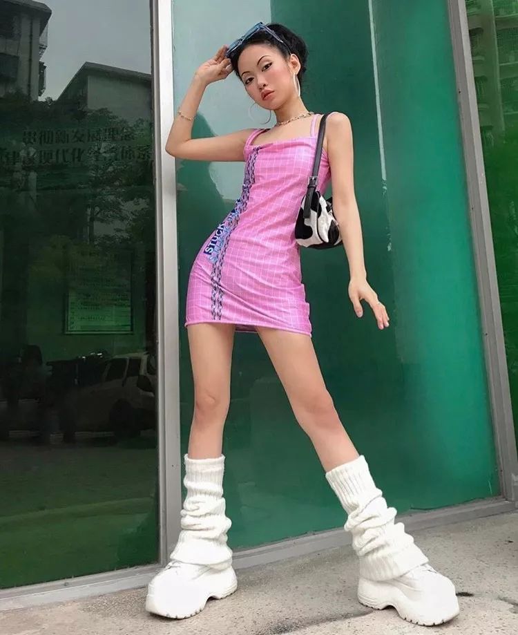 保姆级拍照姿势很火,保姆级拍照动作教程