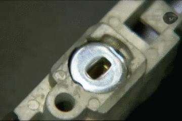 锁怎么一提就锁上呢,锁怎么弄才能从里面反锁不了