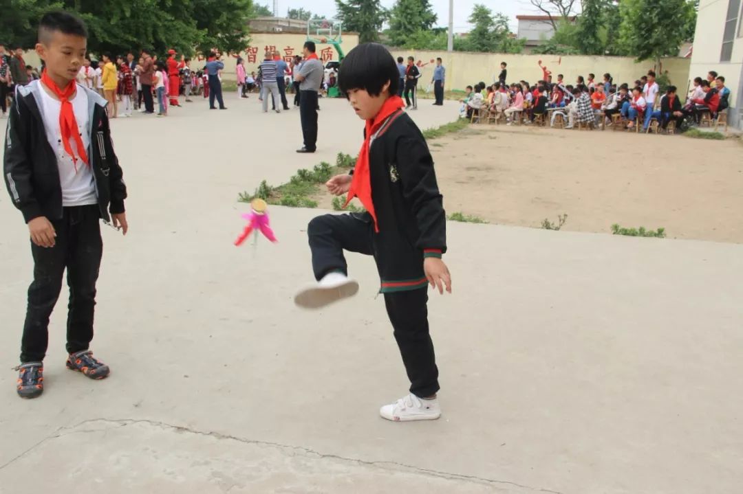 学校传承雷锋精神主题活动简报,弘扬雷锋精神汇演