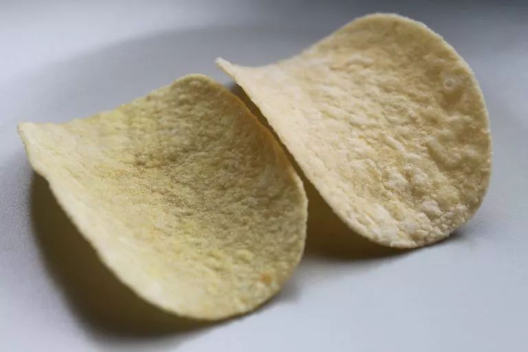 乐事薯片不碎吗,品客薯片和乐事薯片哪个好吃