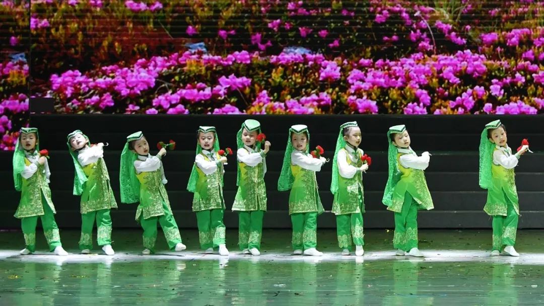 高清大图:“蓝天娃”精彩演绎《同在蓝天下》,向全国小朋友献礼