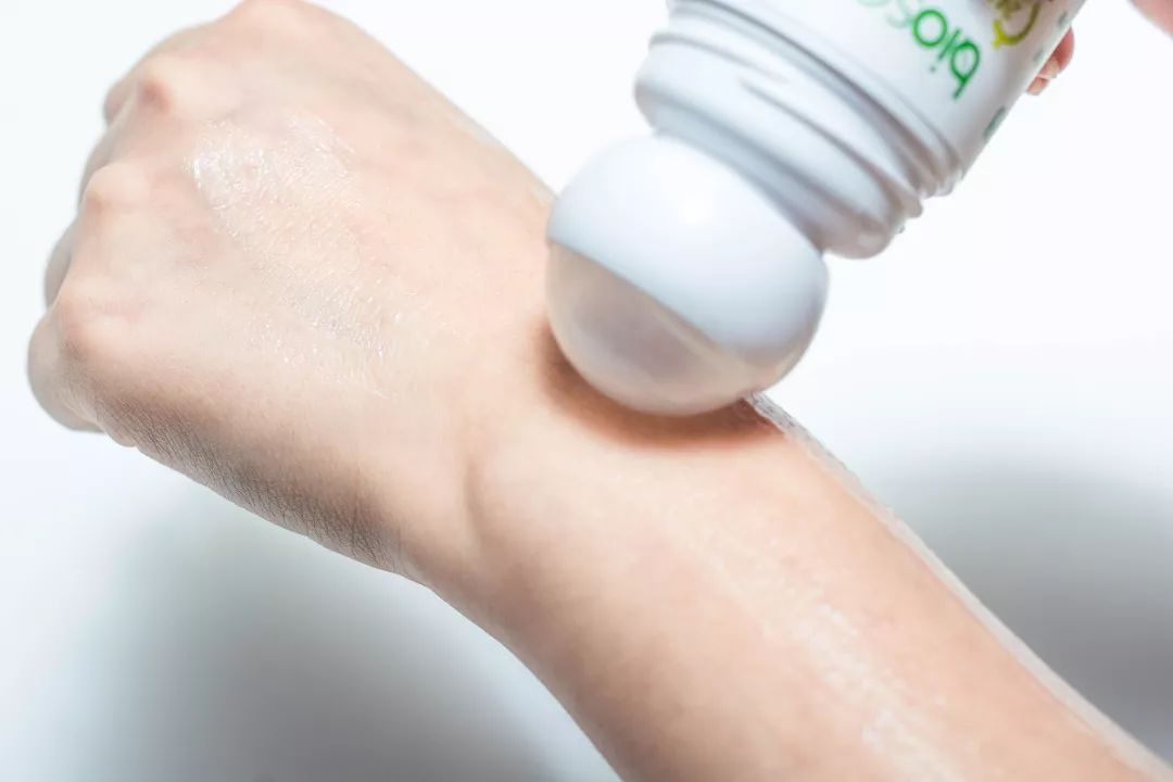 夏天腋窝出汗小神器,夏天腋窝出汗多用止汗露