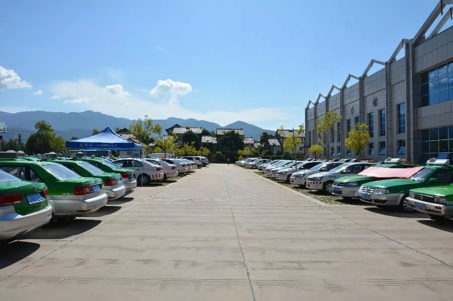 曲靖爱心送考志愿服务活动启动,第十二届大理爱心送考活动启动