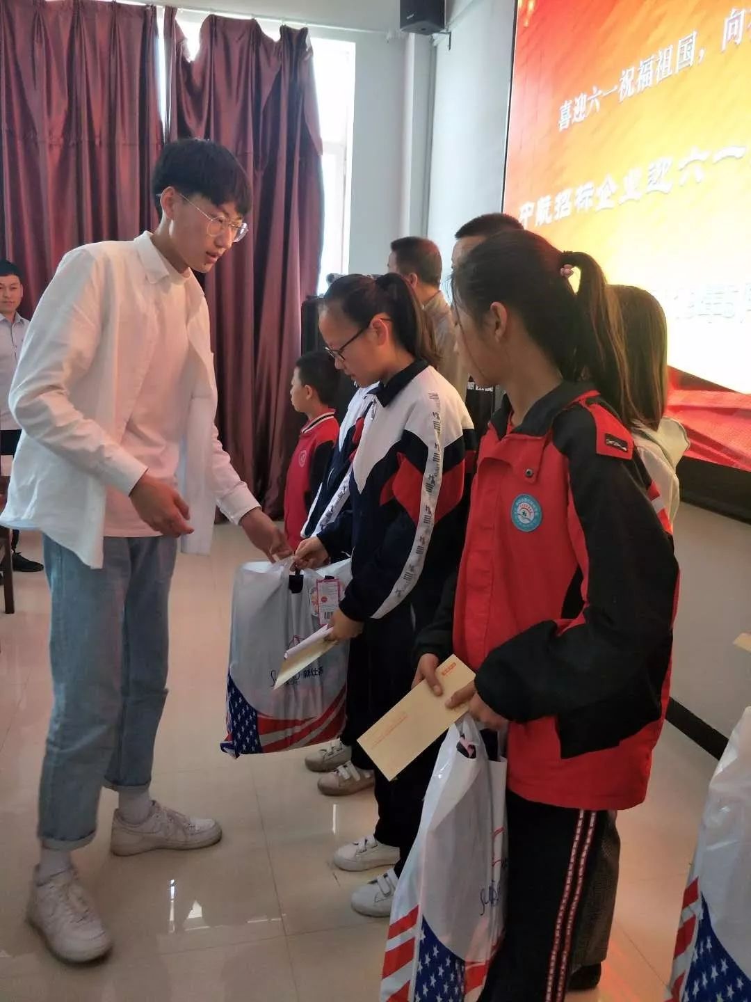 区妇联慰问六一儿童,社区妇联六一儿童节活动