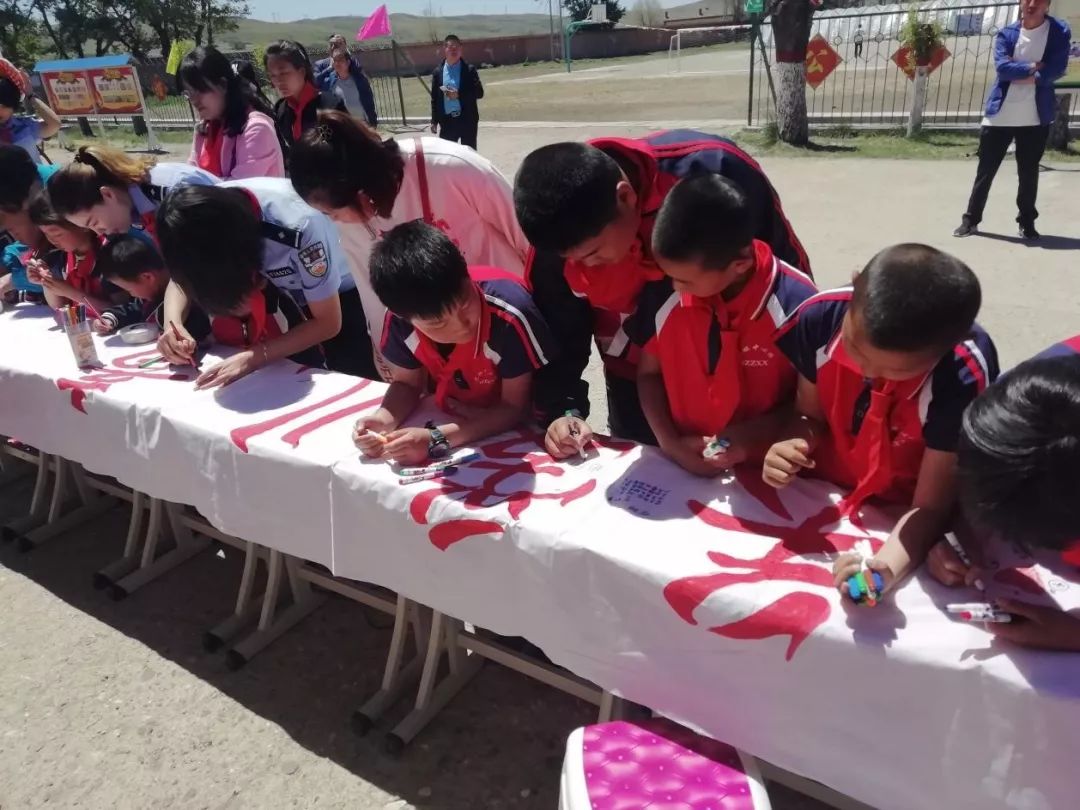 区妇联慰问六一儿童,社区妇联六一儿童节活动