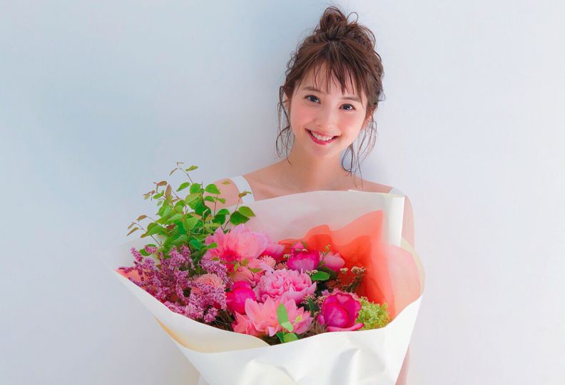 夏天被粉红色泡泡承包，嫁给爱情的女孩脸上都挂着糖霜