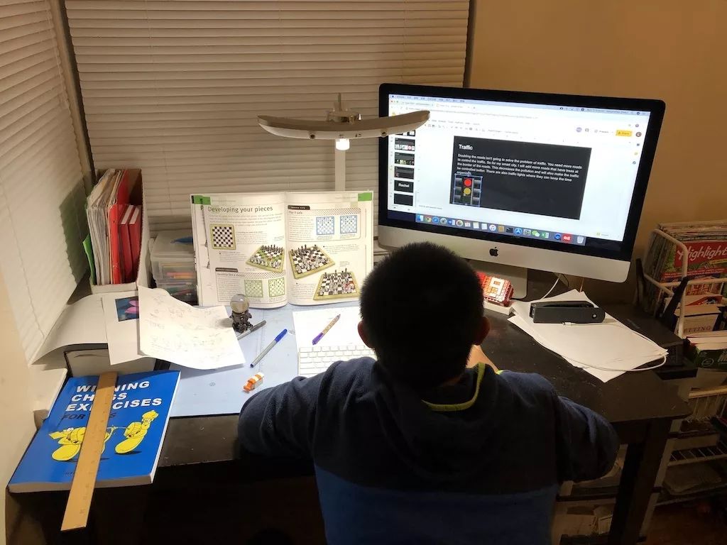 儿童买什么学习桌适合,给孩子买什么样的学习桌最合适