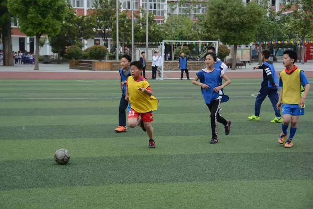 信阳市第一实验小学举行第三届校长杯足球赛