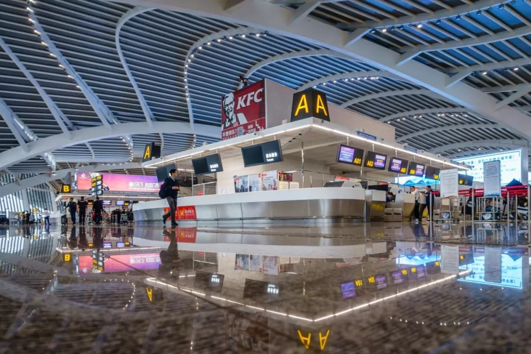 南航最怕什么投诉,南航的公务舱休息室吃饭免费吗