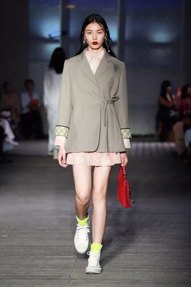 女生对闺蜜和普通人态度一样,女生对闺蜜的忍耐程度有多强