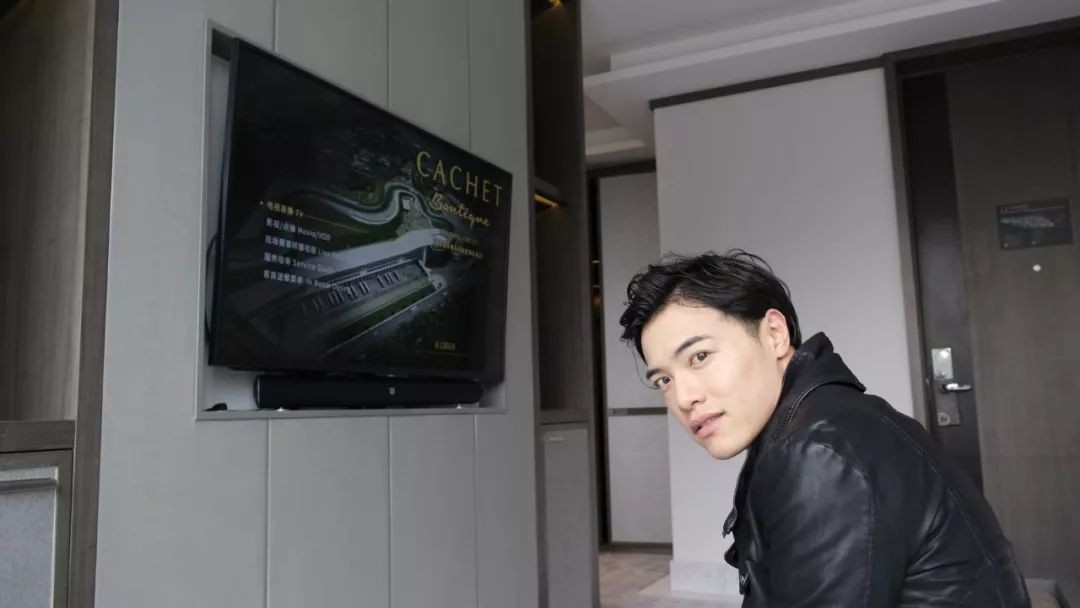 走南闯北头一遭|睡进国际汽联二级赛车场是怎样一种体验？