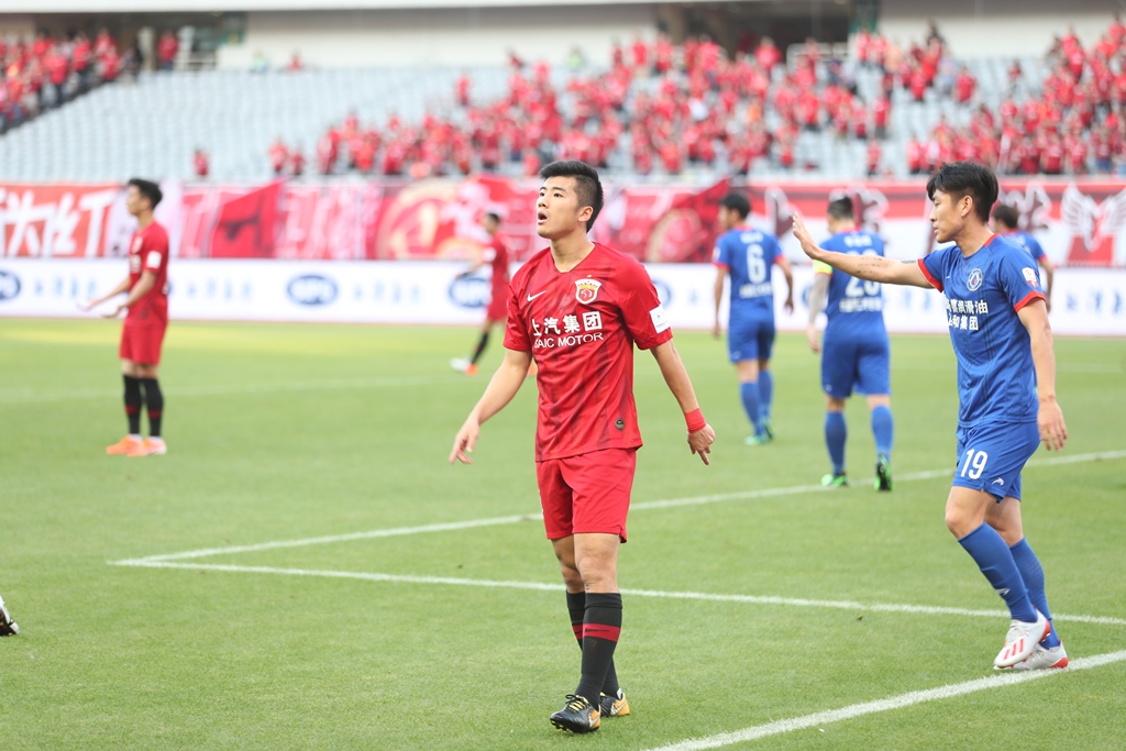 “小哭包”李圣龙起步晚，名宿父亲对单独指导说不