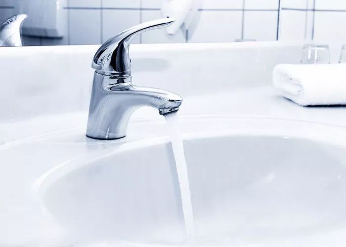 4岁男童10天换血7次，只因吃了半根生黄瓜，夏季这些食物你还在给孩子吃吗？