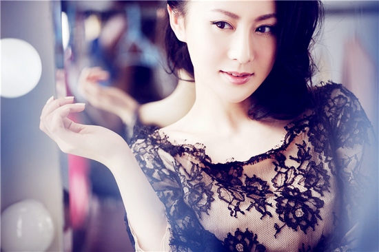 于明加穿旗袍的视频,于明加电视剧门第中穿的衣服