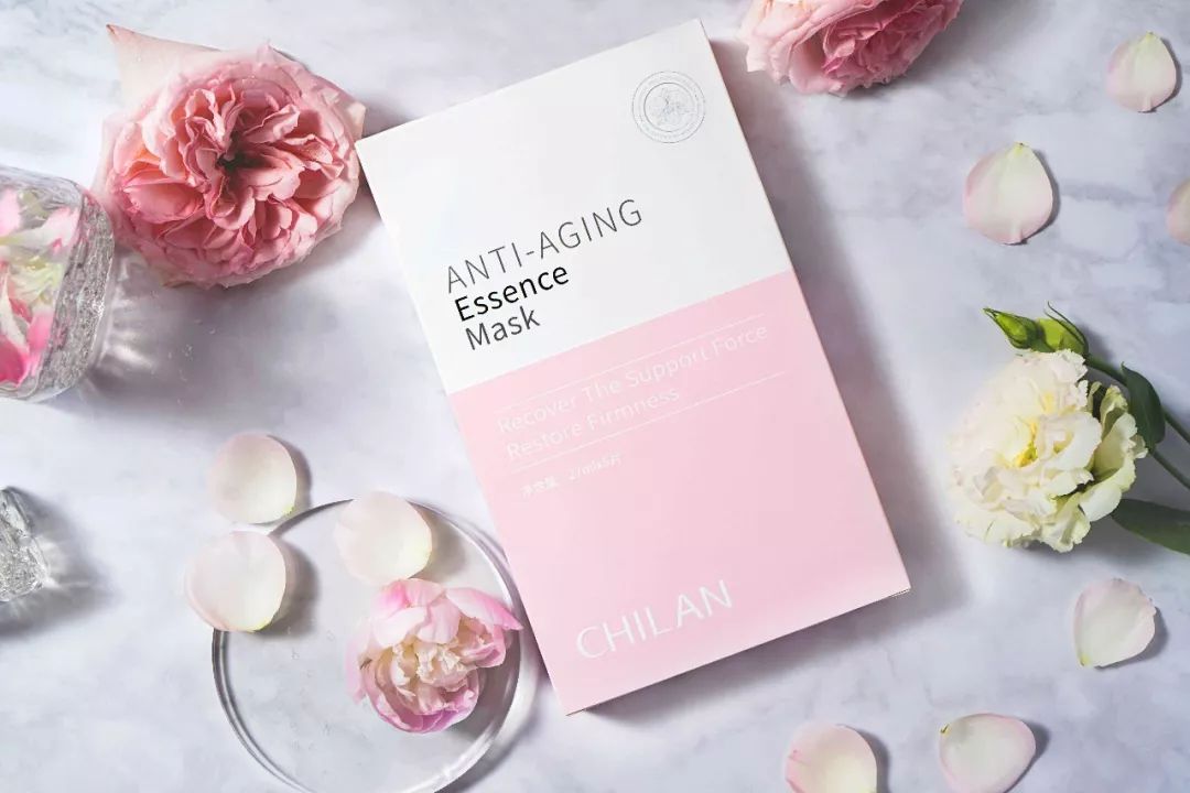 51岁“人间*物尤**”一夜爆红！看完她这张图，200w网友惊呼：我又恋爱了