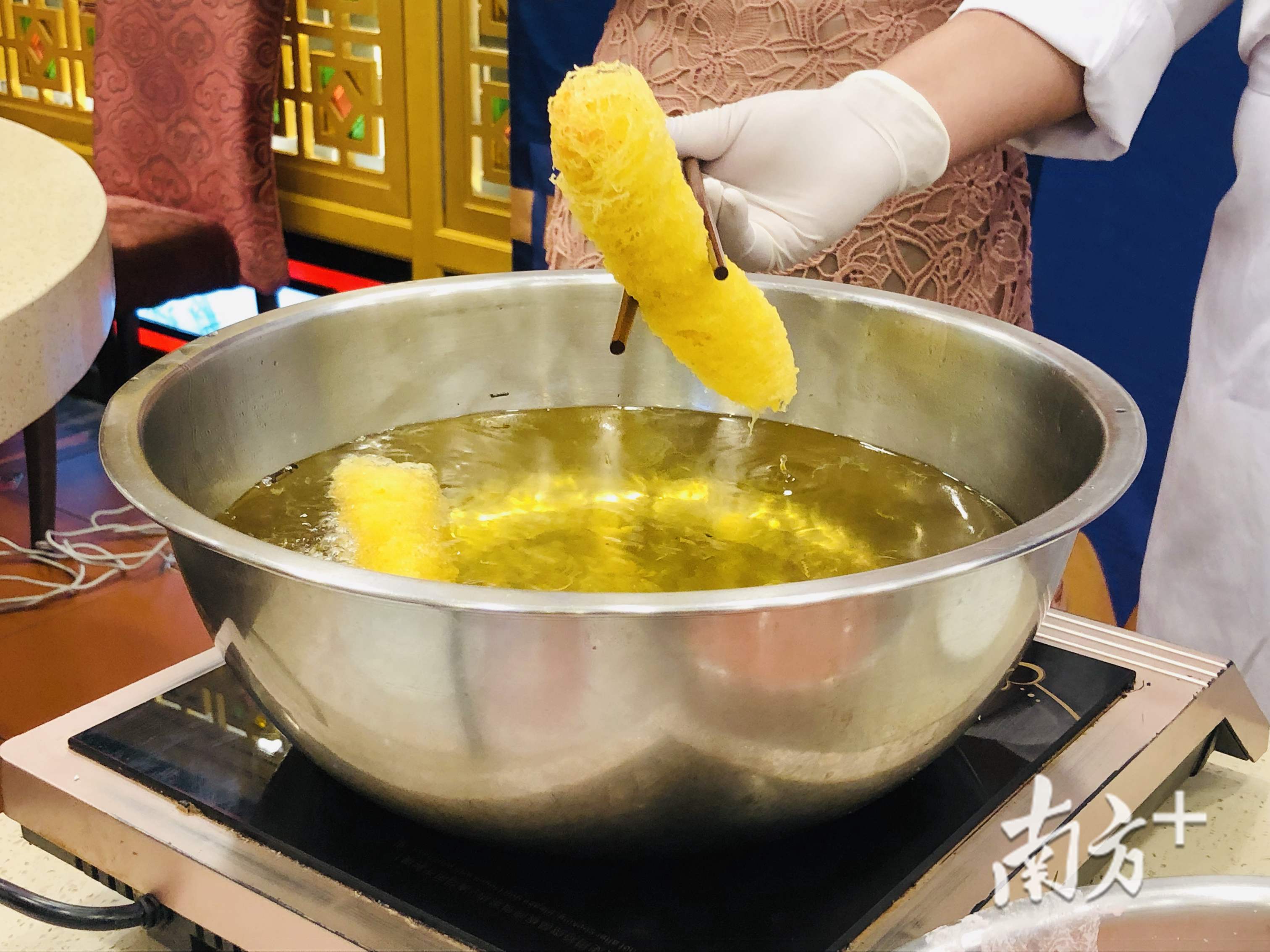 粤菜的肠粉的制作过程,广东早茶的肠粉