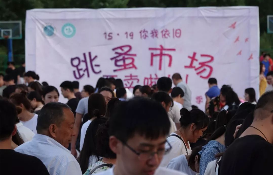 走过路过不要错过摆地摊视频,走过路过不要错过小商品商场