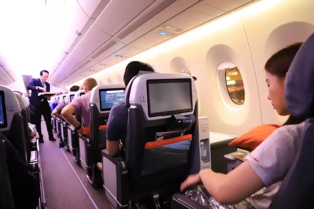 体验19个小时飞机,体验时间最长的航班