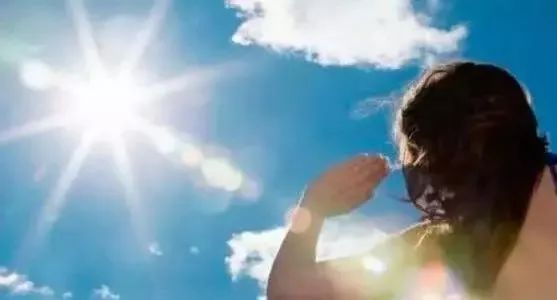 你的头发一天一次还长吗,你的头发那么长不会掉下来吗