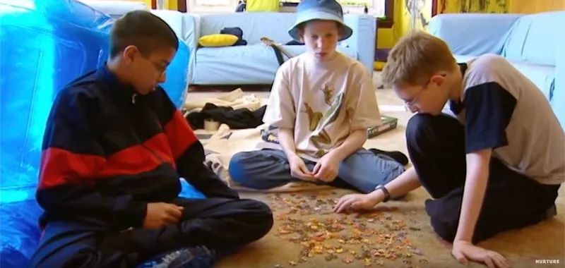 没有大人只有孩子一起住,没大人管的小孩