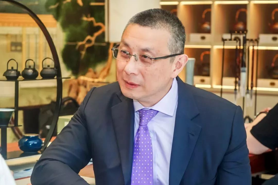 太传奇！英女王*用御**翻译是咱福建人！一个电话改变了他的命运~