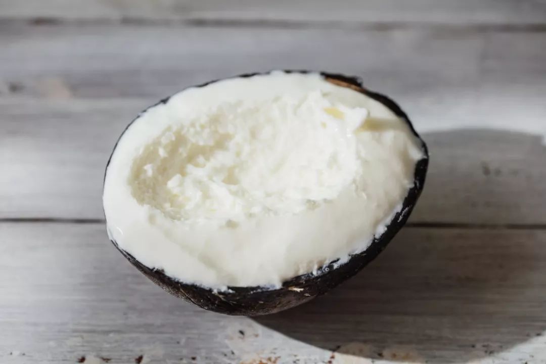 一到夏天就只剩半条命,一到夏天又把命交给了空调