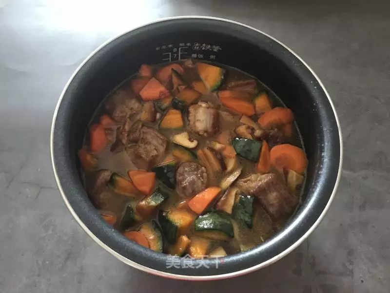 10分钟搞定的懒人焖饭有肉有菜 (懒人焖饭一锅就搞定重点是巨好吃)