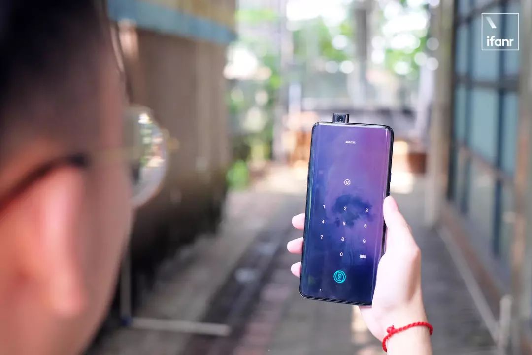 升降摄像头真的落伍了吗,为什么升降摄像头不流行了