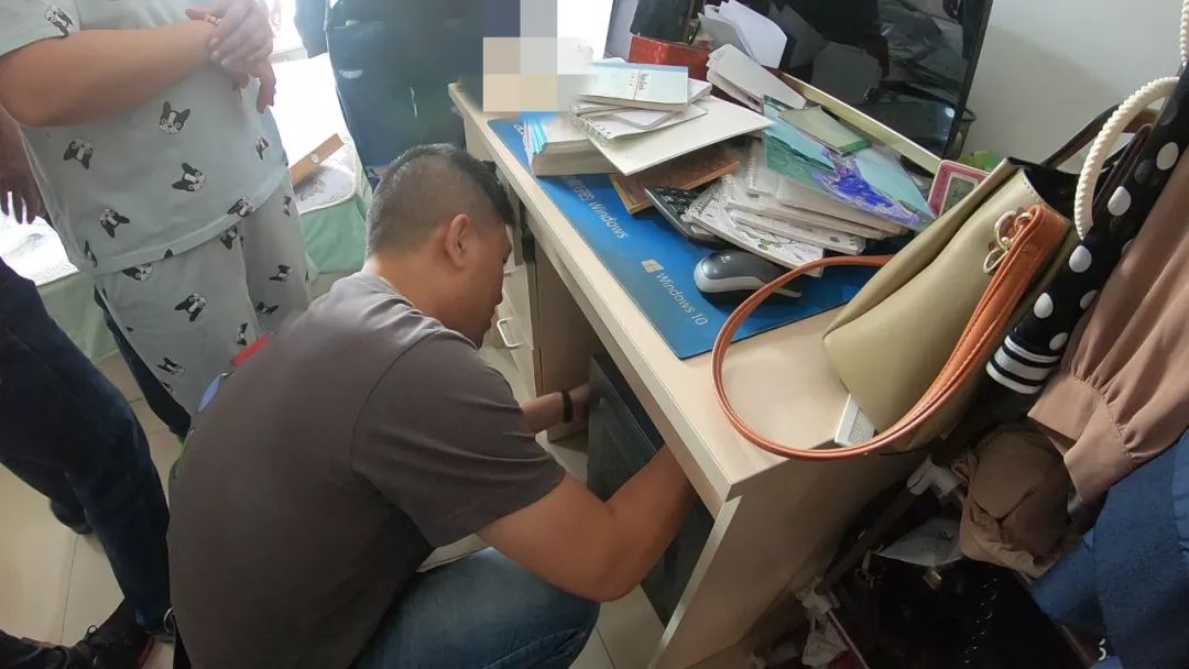 粤港警方成功侦破一起网络赌博案,警方逮捕多名私彩赌博人员