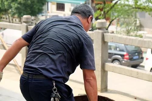 洗衣机污垢和霉菌,洗衣机加水有厕所味儿