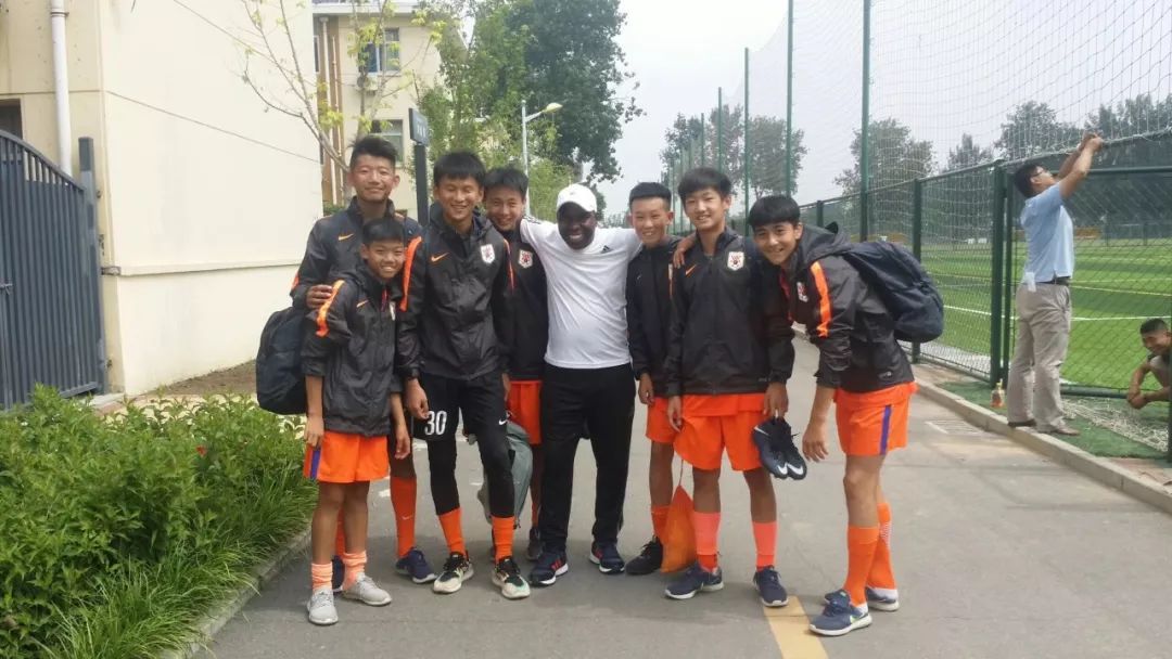 上海市浦东少儿足球夏令营,青少年免费足球公益夏令营