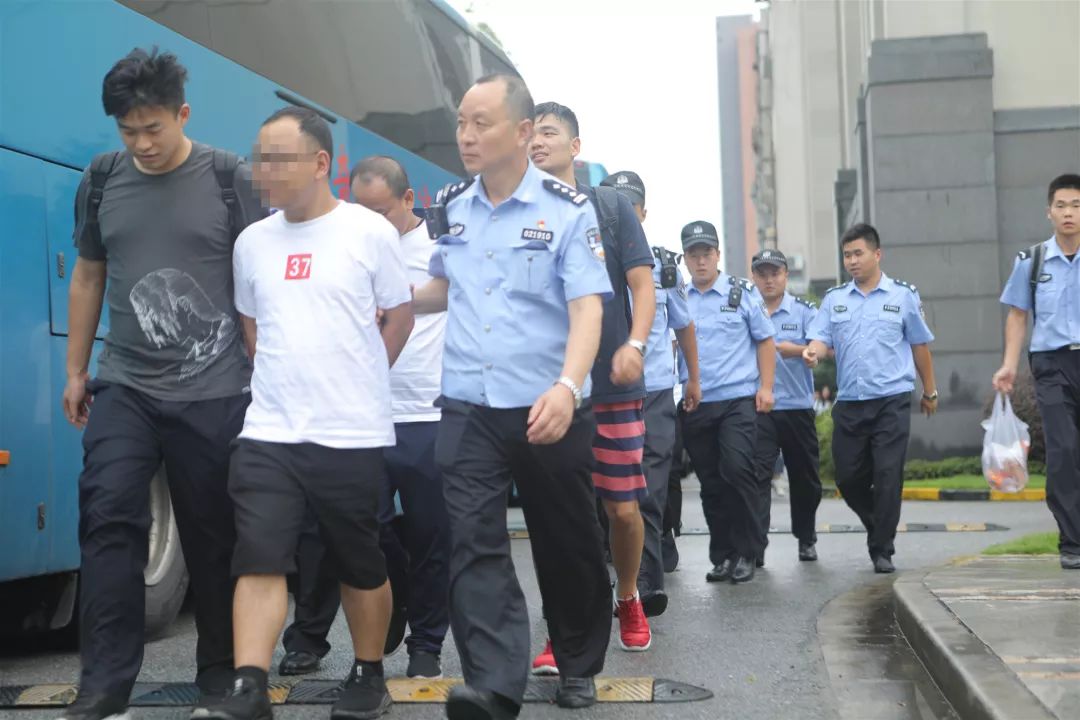 上海捣毁特大电信诈骗团伙,上海捣毁利用直播诈骗团伙