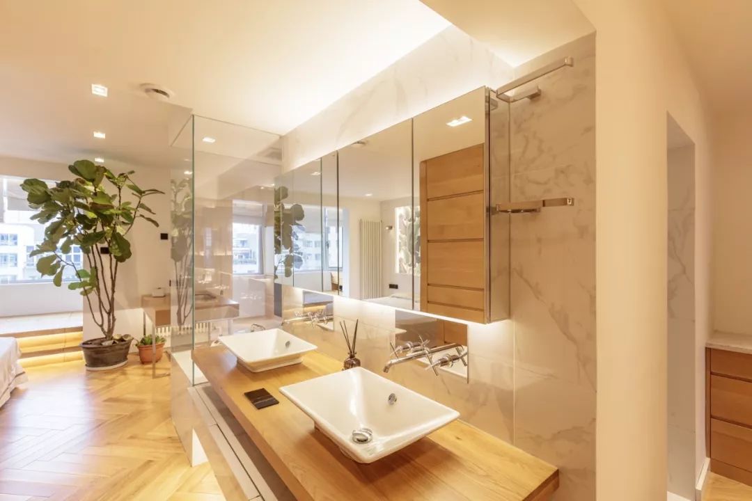 阳台很大要不要装窗帘,阳台太大能装铝合金窗吗