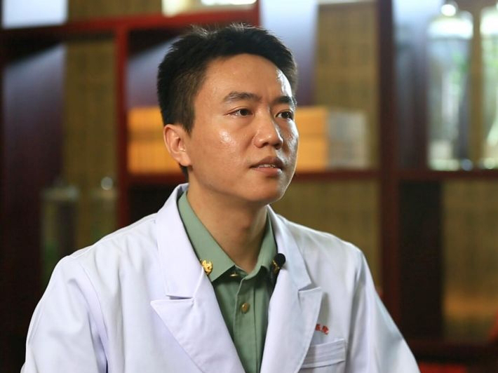 一位年轻的中医，为何能让患者交口称赞？